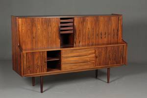 Johannes Andersen 1922-2003. Skænk af riopalisander, model UM-18