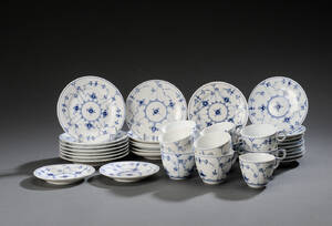 Royal Copenhagen. Musselmalet riflet kaffekopper og kagetallerkner 41