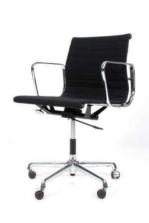 Charles Eames. Kontorstol, model EA 117 Denne vare er sat til omsalg under nyt varenummer 4331087