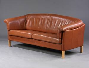 Mogens Hansen. Sofa, fritstående, betrukket med cognacfarvet læder