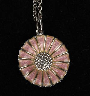 Georg Jensen. Marguerite vedhæng med kæde 2