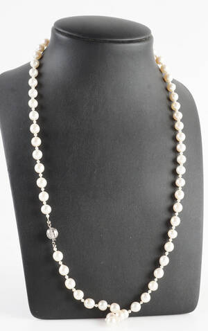 Pärlcollier med diamantlås