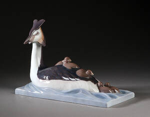 Bing  Grøndahl. Figur af porcelæn, Toppet Lappedykker 