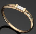 Ring af 14 kt. guld med baguetteslebet diamant på 0.10 ct.