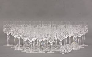 Samling glas med krydsslibninger 33