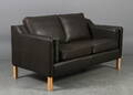 Dansk Møbelproducent. To pers. sofa med kraftig læder.