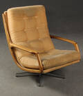 Drehbarer Lounge Sessel mit Feincordbezug