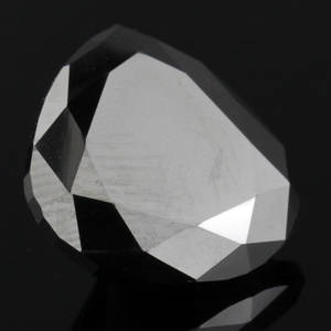Uindfattet behandlet sort brillant ca. 11.69 ct.