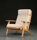 Hans J. Wegner. Højrygget lænestol, model GE-290