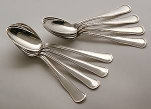 8 Dobbeltriflede suppeskeer af sølv, Cohr. 8