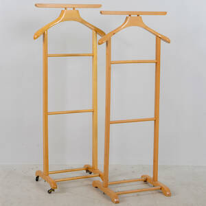 HERRBETJÄNTER, 2 st, lövträ, 1900-tal