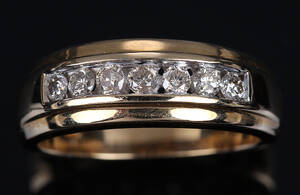 Ring i 14 kt. guld med brillanter