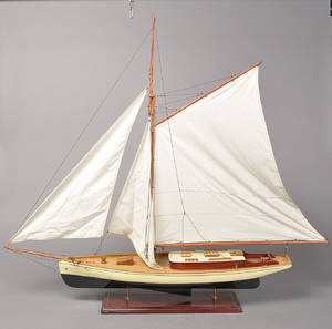 Modelskib på stand. 1900-tallets 2. halvdel.
