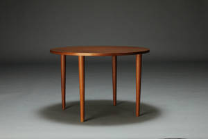 Dansk møbelproducent. Cirkulært sofabord