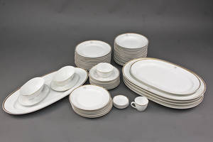 Kgl. P samling porcelæn med monogram og guldkant 53