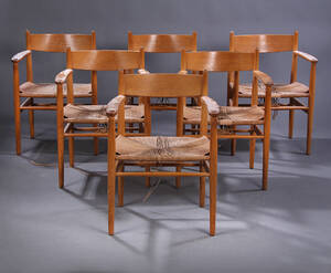 Hans J. Wegner. Sæt på seks armstole af massivt egetræ, model CH-37. 6  Denne vare er sat til omsalg under nyt varenummer 4314057