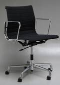 Charles Eames. Kontorstol, EA-117 i sort hopsak  Denne vare er sat til omsalg under nyt varenummer 4556093