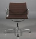 Charles Eames Armstol, model EA108 hopsak brunt.