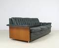 Lounge Sofa der 1960er Jahre mit Schichtholzwangen
