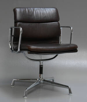 Charles Eames. Soft Pad armstol, Model EA-207