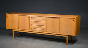 Skænk af fineret eg, 1960erne