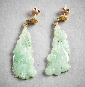 Örhängen i guld och jade