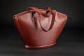 Louis Vuitton. Skuldertaske. Brunt epi læder. Model Saint Jacques Small. 