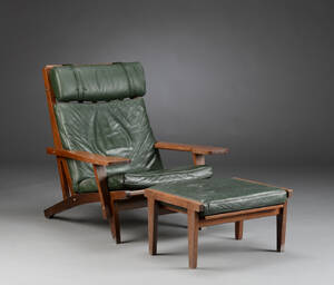 Hans J. Wegner. Lænestol med tilhørende skammel. Model. GE-375