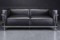 Le Corbusier. Fritstående to-pers. sofa, model LC3