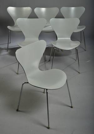 Arne Jacobsen 1902 - 1971. Sæt på seks stole, Syveren model 3107 6