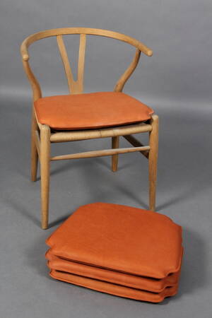 Hyndesæt til Hans J. Wegners Y- stol. Cognac anilin læder. 4 Denne vare er sat til omsalg under nyt varenummer 4598507