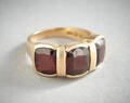 Ring i 18 k guld granater