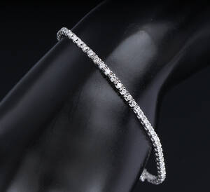 Klassisk brillant-tennisarmbånd af 18 kt. hvidguld