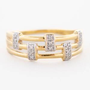 RING, 18k guld, med 15 mindre diamanter, tot vikt ca 3 g