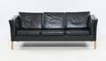 Mogens Hansen. Tre- personers sofa betrukket med sort patineret læder