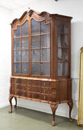 Vitrinskåp i Louis XVI-stil