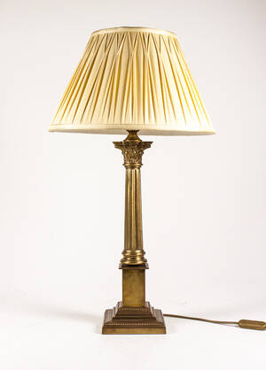 Bordslampa i mässing, empirestil