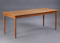 Hans J. Wegner. Langbord af lakeret fineret egetræ. Fremstillet hos Andreas Tuck