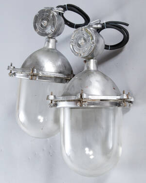 Zwei Werkslampen  Werksleuchten der 1950er  1960er mit langem Glaskolben 2