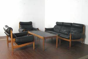 Lounge Suite der 196070er Jahre, Dreiersofa  Paar Sessel  Coffee Table im Stile von Finn Juhl 4