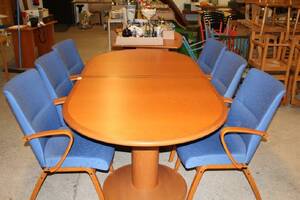 KONFERENSBORD O 6 KARMSTOLAR KINNARP 