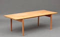 Hans J. Wegner 1914-2007. Sofabord i massiv egetræ