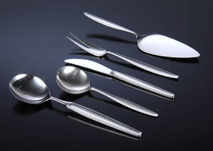 Georg Jensen. Cypres serverings- og bestikdele af sterlingsølv 5