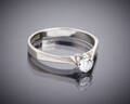 Ring i vitguld med briljant