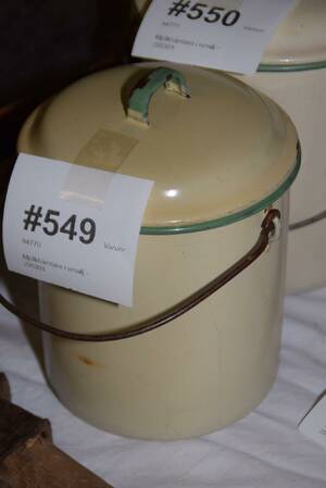 Mjölkhämtare i emalj