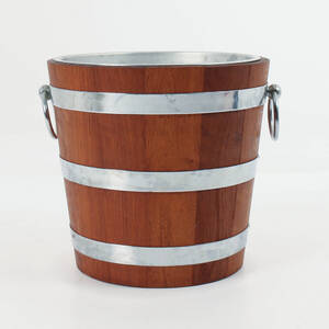 CHAMPAGNEKYLARE, teak med metalldetaljer