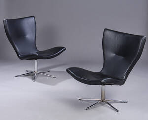 Et par lænestole med sort læder 2