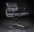 Charles Eames. Soft Pad armstol, Model EA-208 
