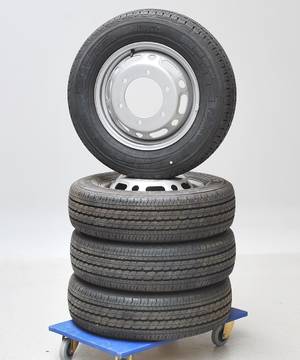 Pirelli bildæk 4