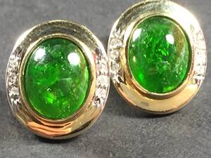 Ohrstecker in Gold besetzt mit Diopsiden und Diamanten 2